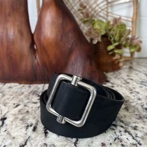 Duluth Smooth Leather Belt with Silver Buckle
